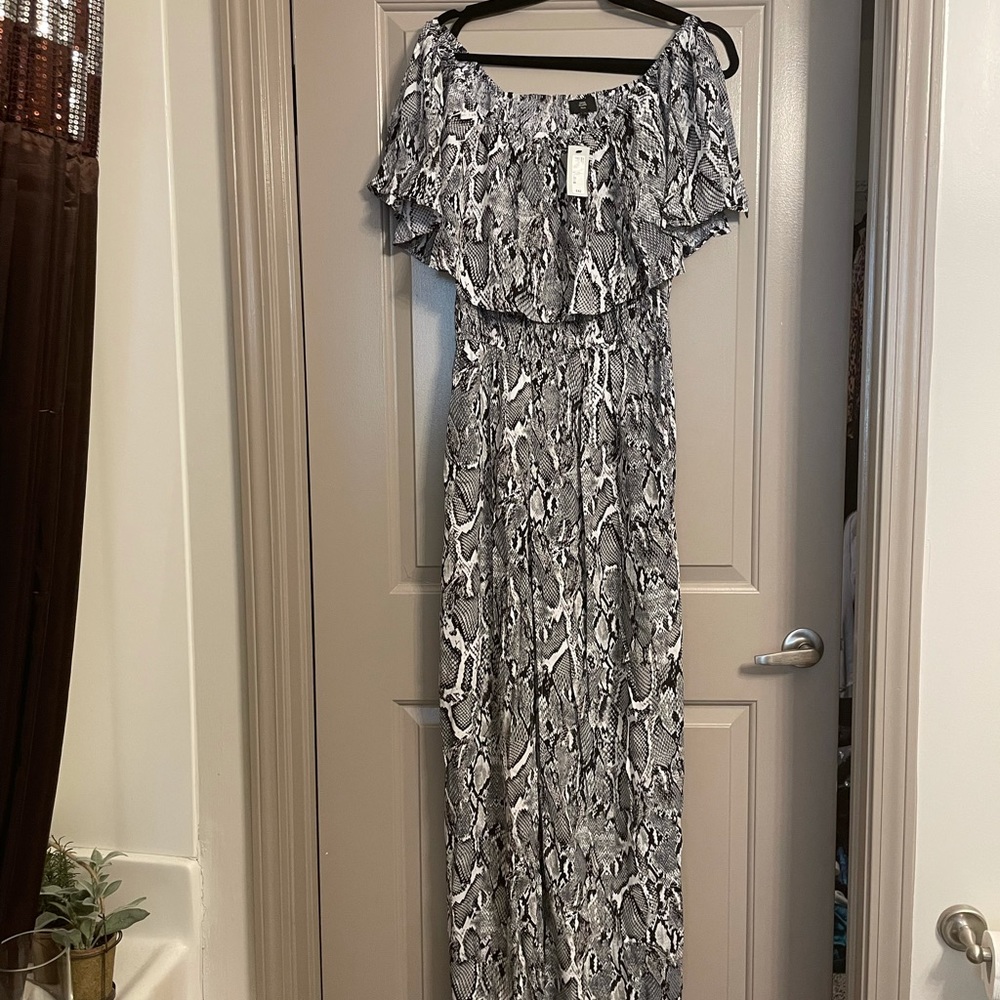 Wide leg snake print off-shoulder jumpsuit 🖤